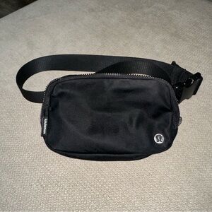 Lululemon everywhere belt bag